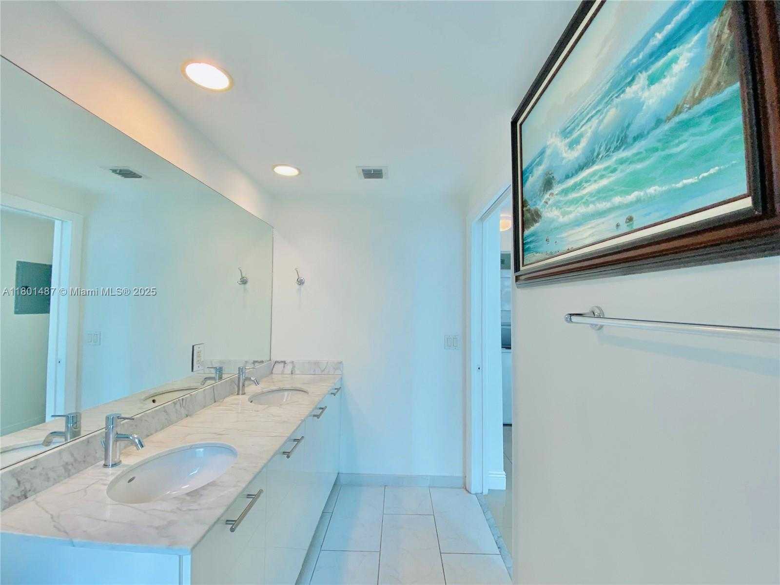 Small Image of 950 BRICKELL BAY DR #401, Miami Number 15