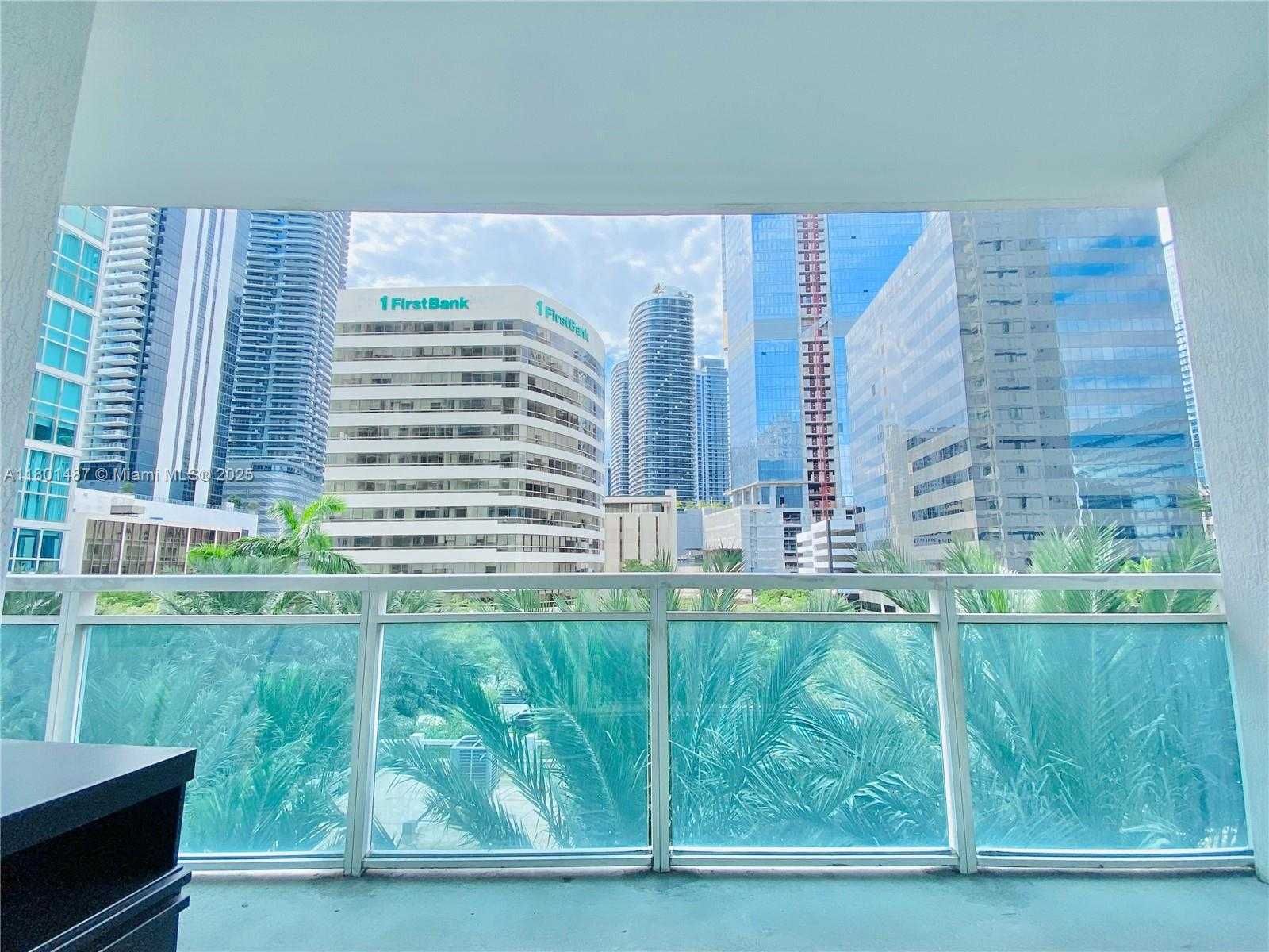 Small Image of 950 BRICKELL BAY DR #401, Miami Number 17
