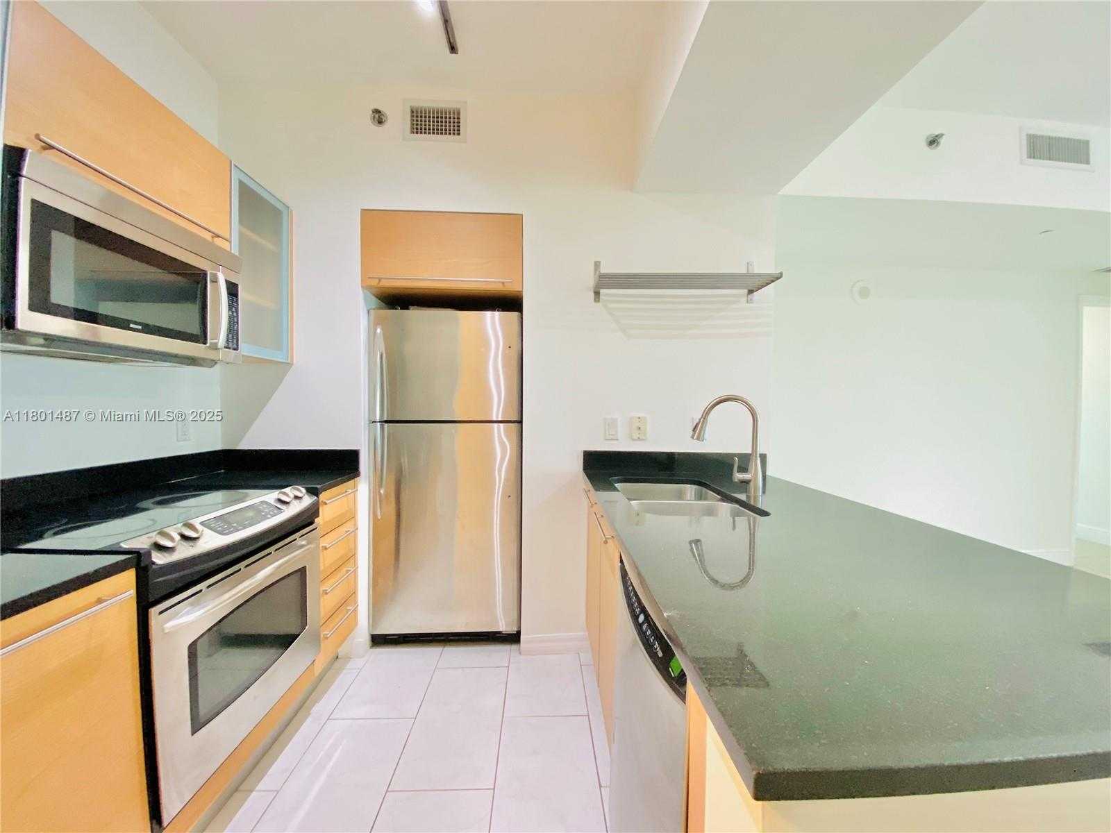 Small Image of 950 BRICKELL BAY DR #401, Miami Number 2