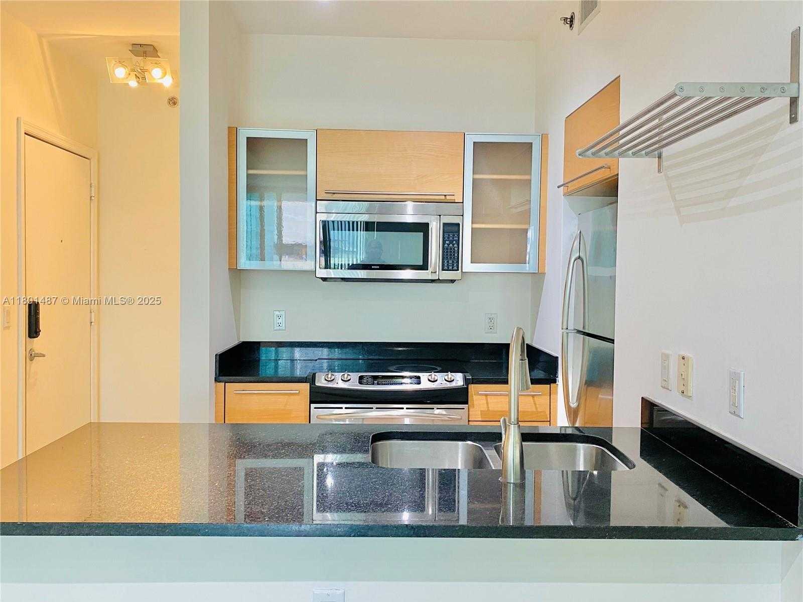 Small Image of 950 BRICKELL BAY DR #401, Miami Number 3