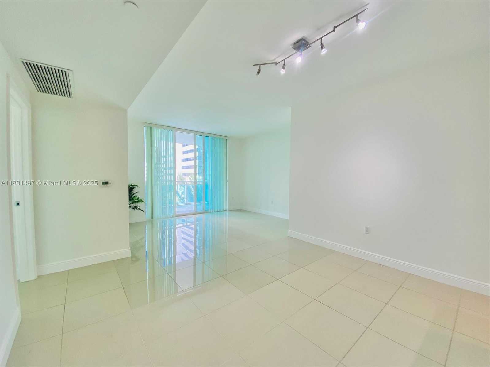 Small Image of 950 BRICKELL BAY DR #401, Miami Number 5