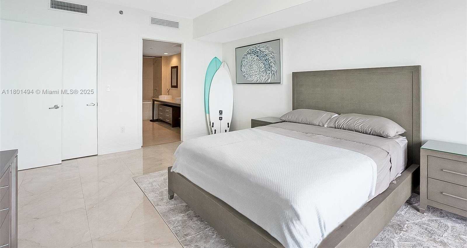 Small Image of 495 BRICKELL AVE #5509, Miami Number 7