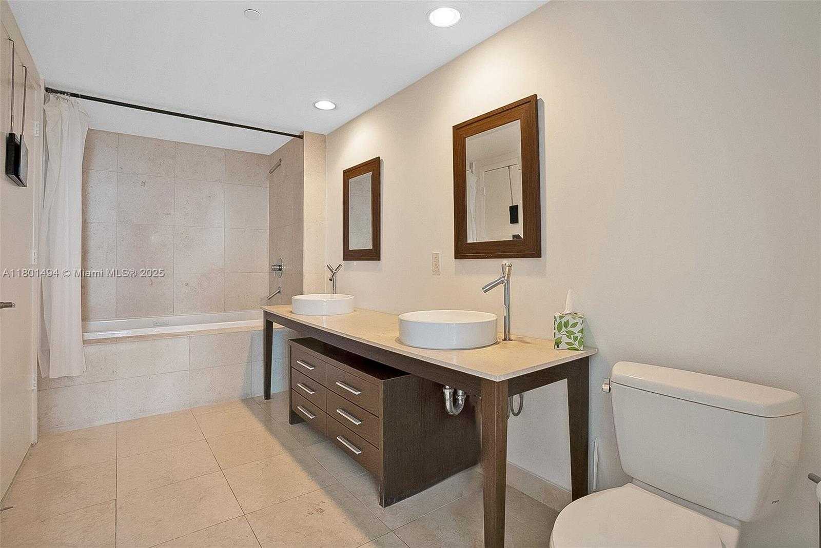 Small Image of 495 BRICKELL AVE #5509, Miami Number 8
