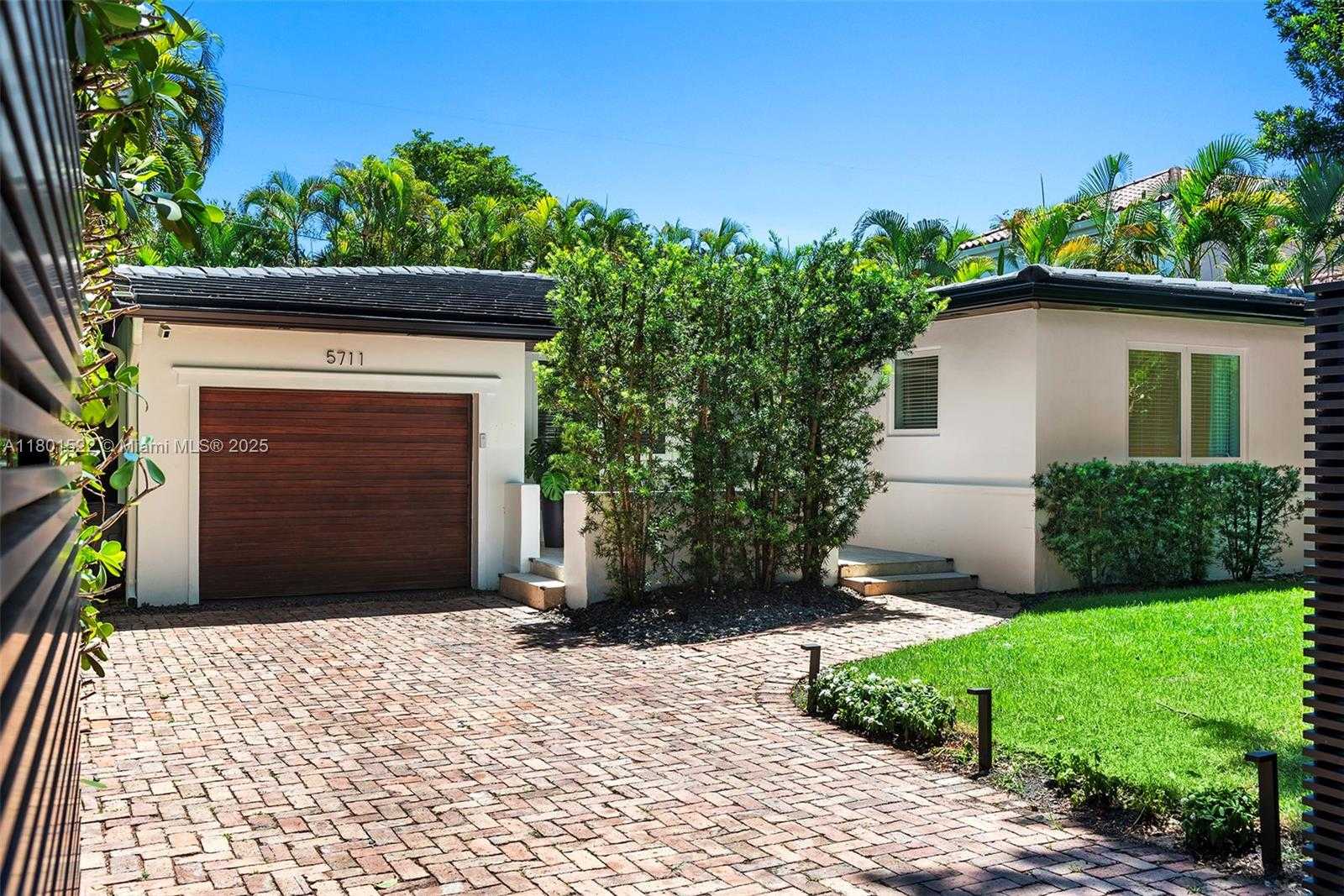 Small Image of 5711 MICHELANGELO ST, Coral Gables Number 2
