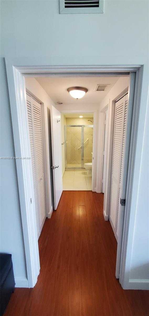 Small Image of 335 SOUTH BISCAYNE BLVD #2105, Miami Number 12