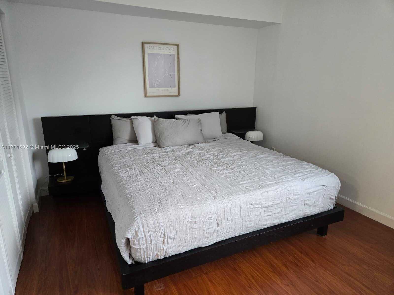 Small Image of 335 Biscayne Blvd, Miami, FL 33132, USA Number 20