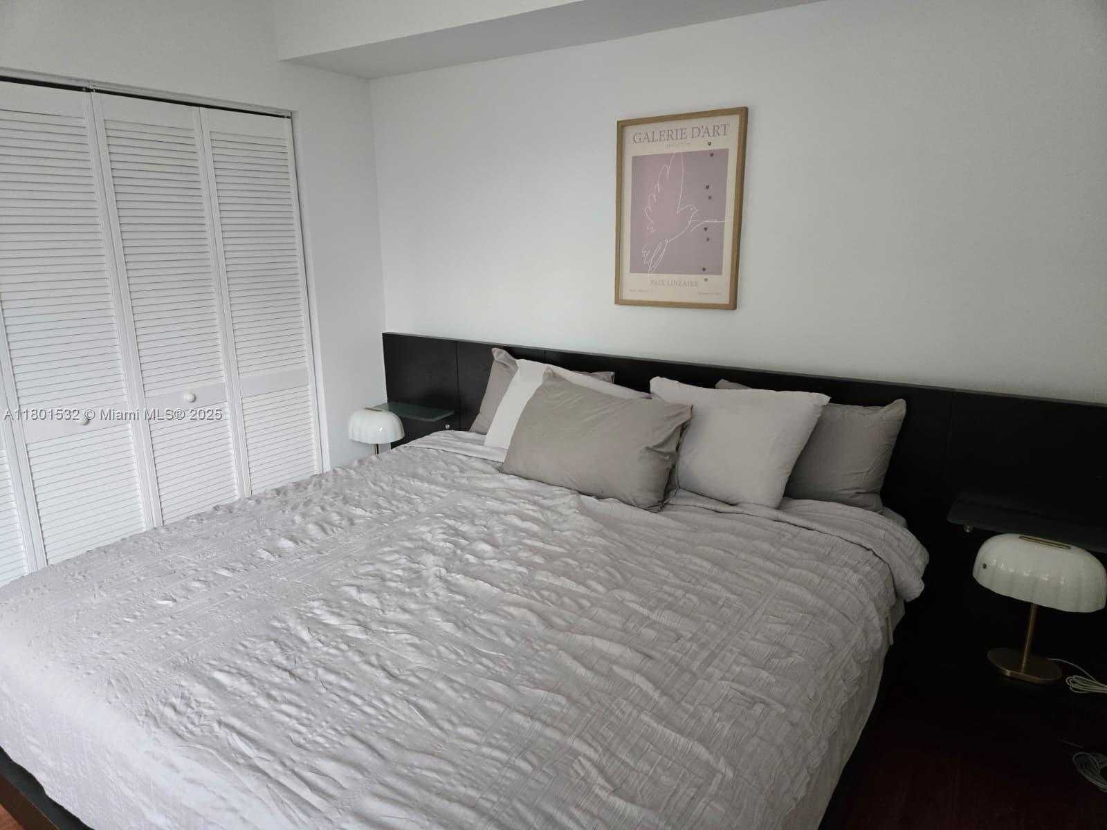 Small Image of 335 Biscayne Blvd, Miami, FL 33132, USA Number 21
