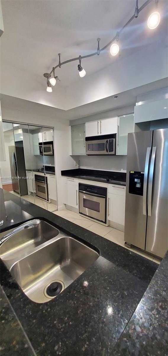 Small Image of 335 SOUTH BISCAYNE BLVD #2105, Miami Number 3
