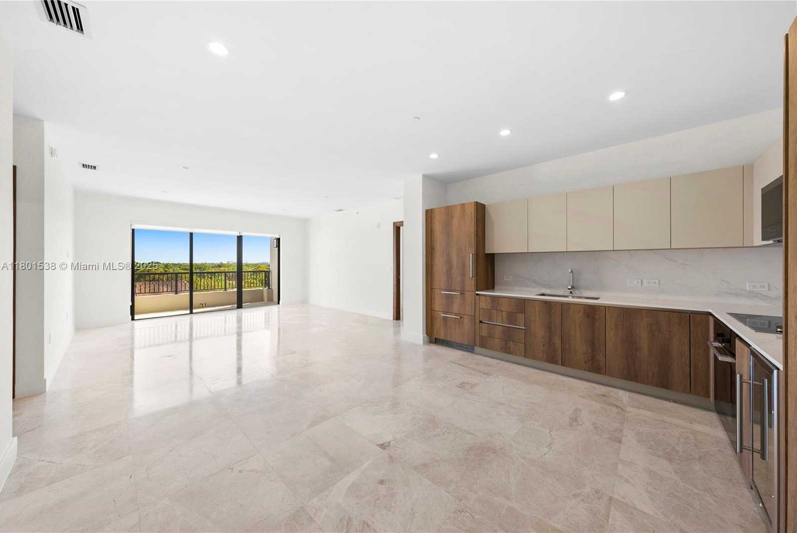 Small Image of 701 VALENCIA AVE #404, Coral Gables Number 3