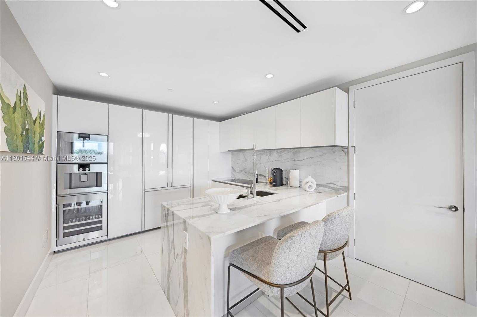 Small Image of 10201 COLLINS AVE #305, Bal Harbour Number 16