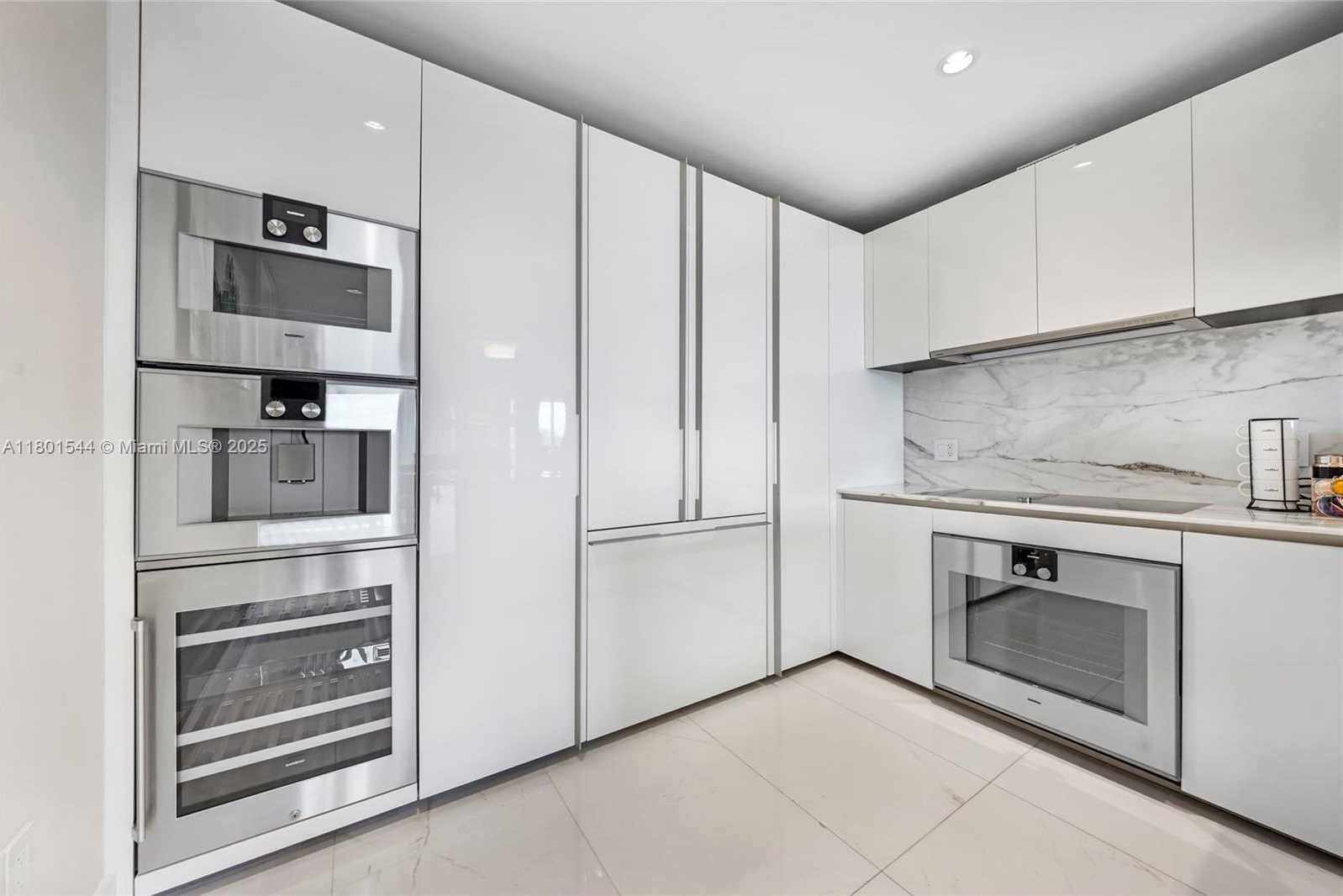 Small Image of 10201 COLLINS AVE #305, Bal Harbour Number 21