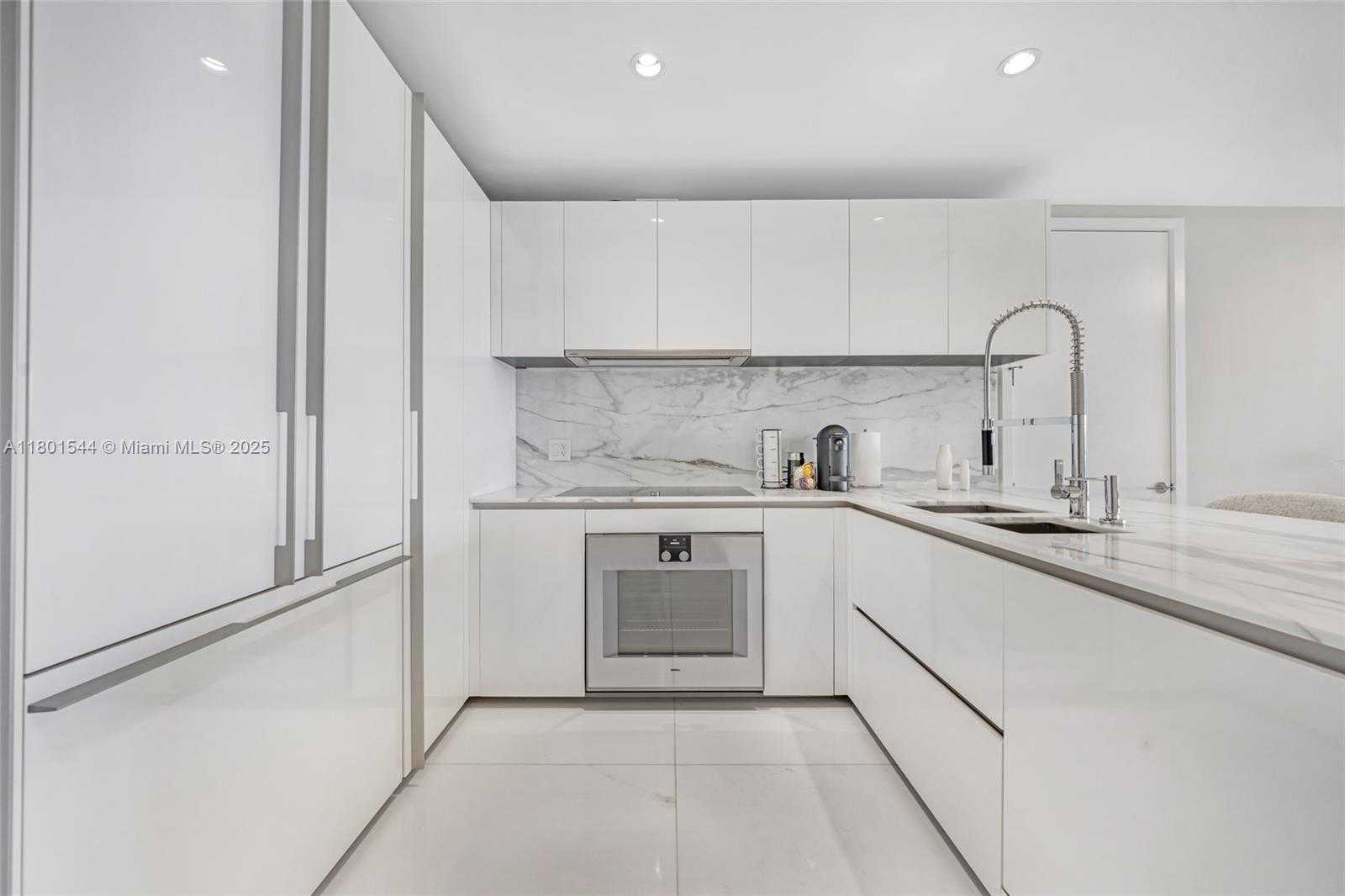Small Image of 10201 COLLINS AVE #305, Bal Harbour Number 22