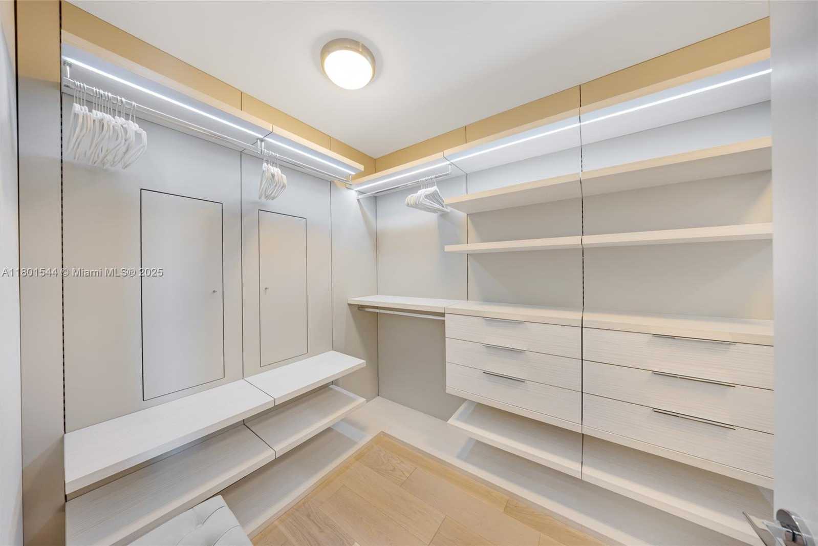 Small Image of 10201 COLLINS AVE #305, Bal Harbour Number 31
