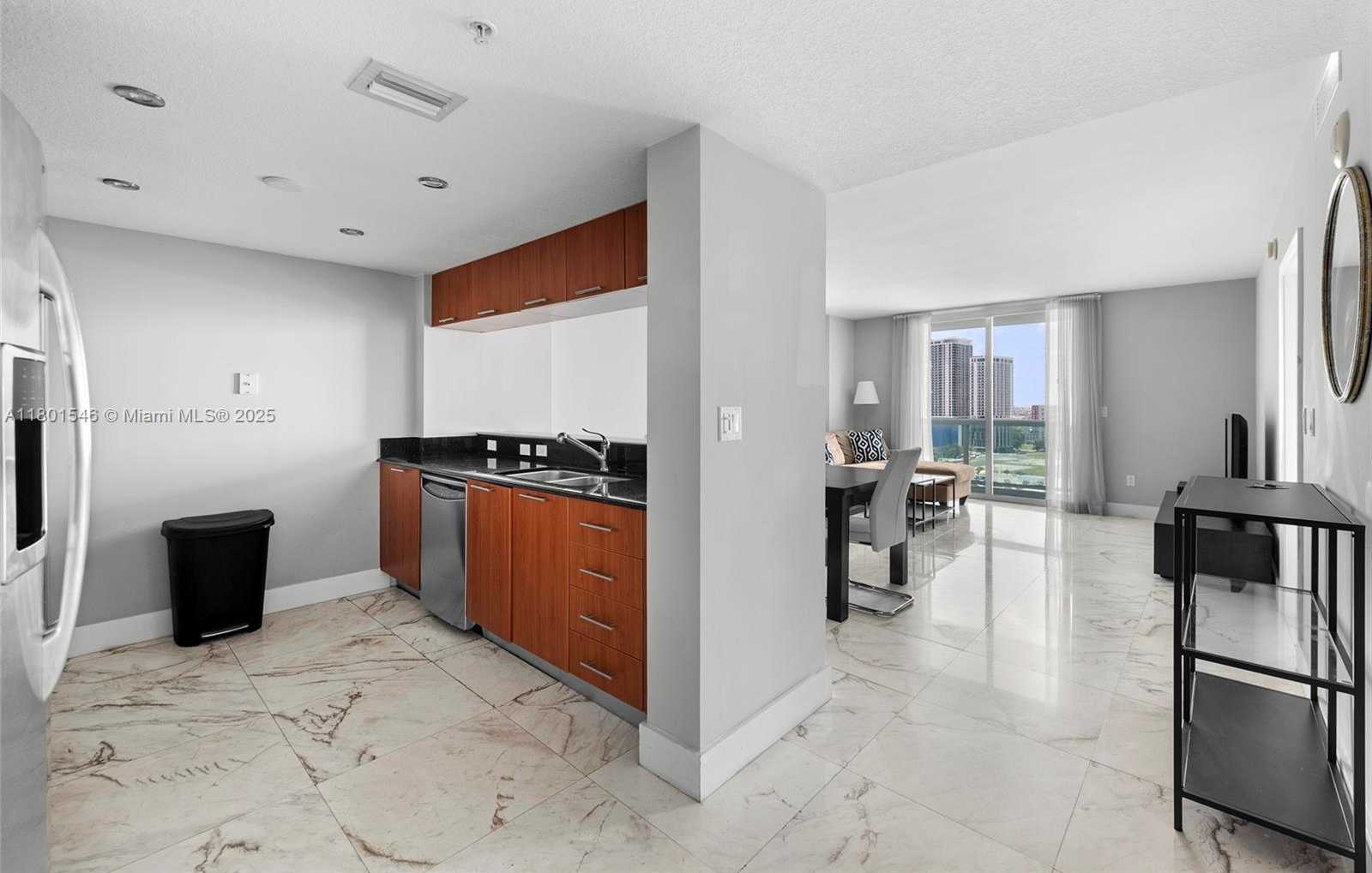 Small Image of 1800 NORTH BAYSHORE DR #1806, Miami Number 2