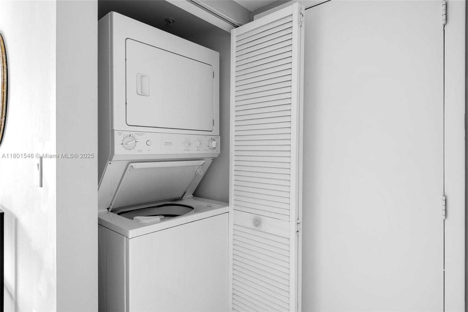 Small Image of 1800 NORTH BAYSHORE DR #1806, Miami Number 23