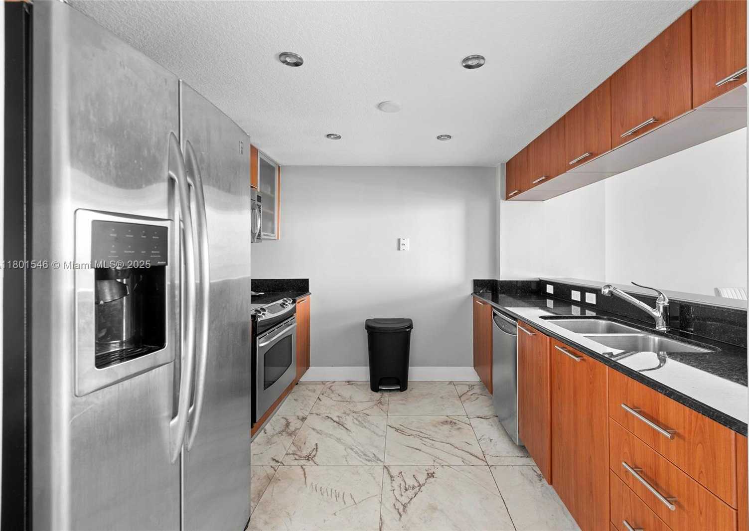 Small Image of 1800 NORTH BAYSHORE DR #1806, Miami Number 3