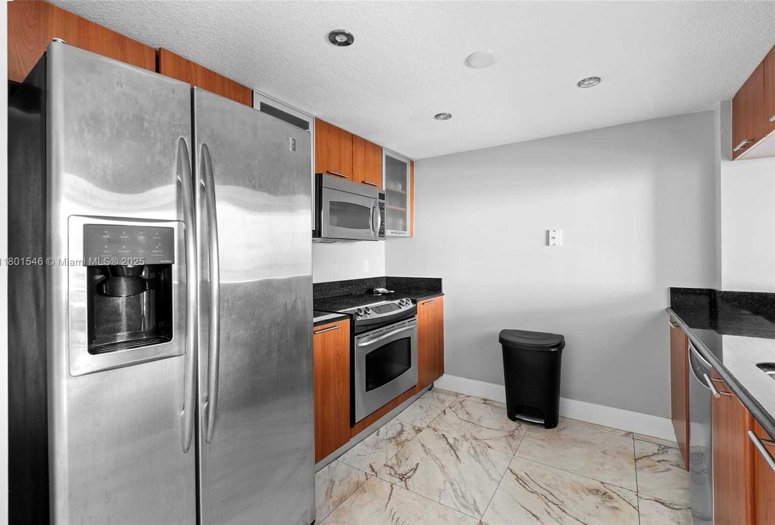 Small Image of 1800 NORTH BAYSHORE DR #1806, Miami Number 4