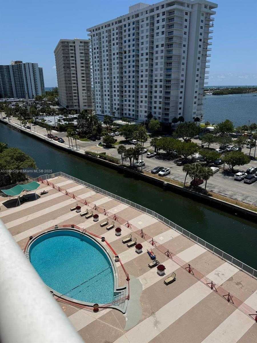 Small Image of 400 #910, Sunny Isles Beach Number 12