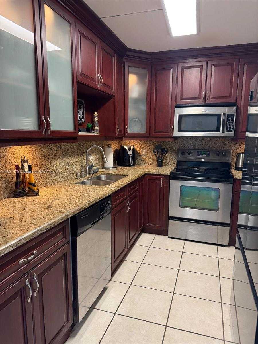 Small Image of 400 #910, Sunny Isles Beach Number 3