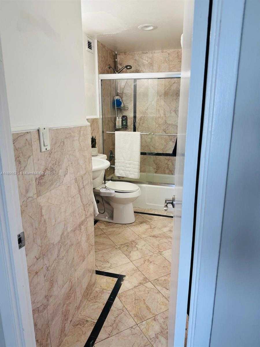 Small Image of 400 #910, Sunny Isles Beach Number 9