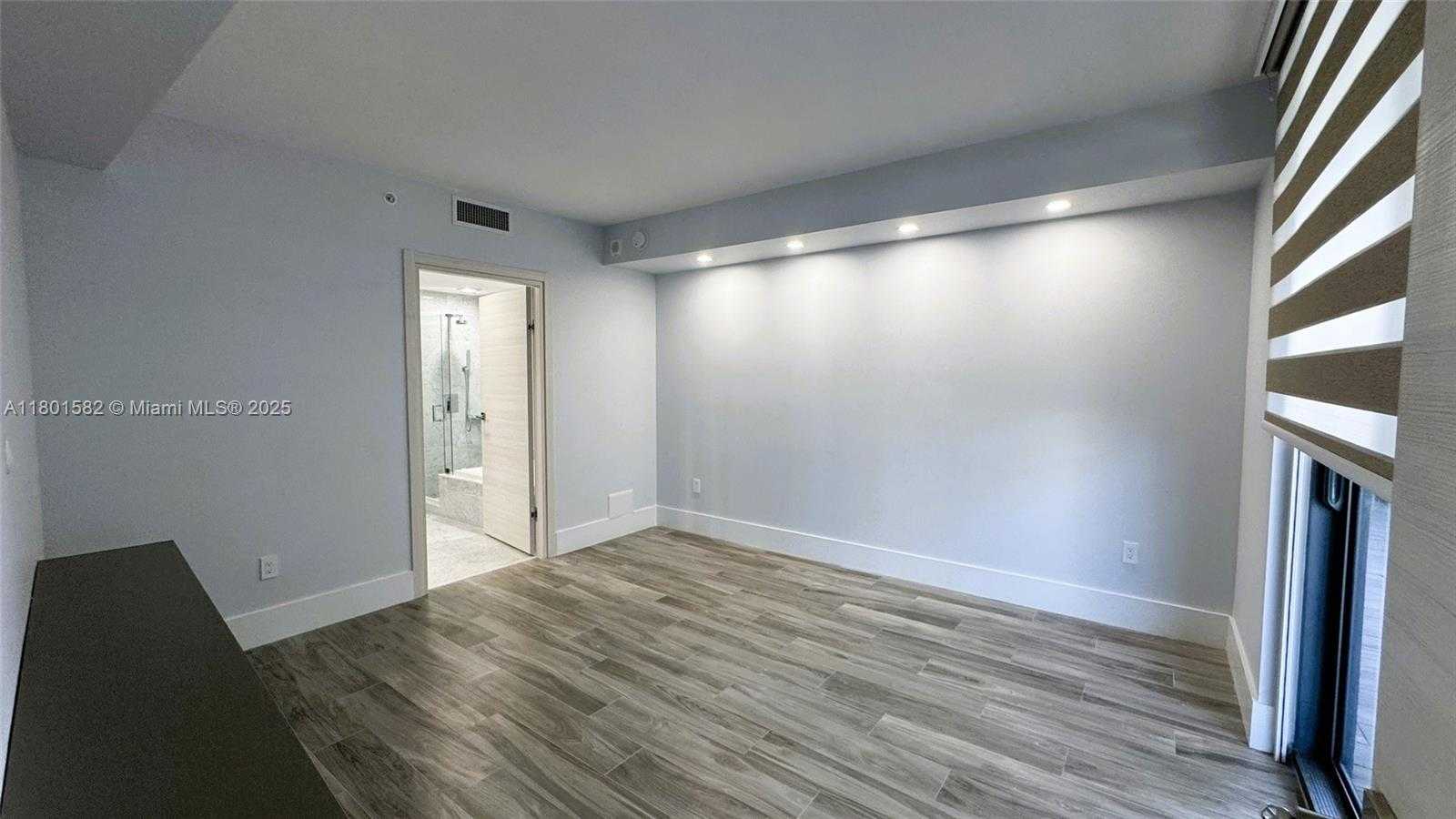 Small Image of 801 #3205, Miami Number 23