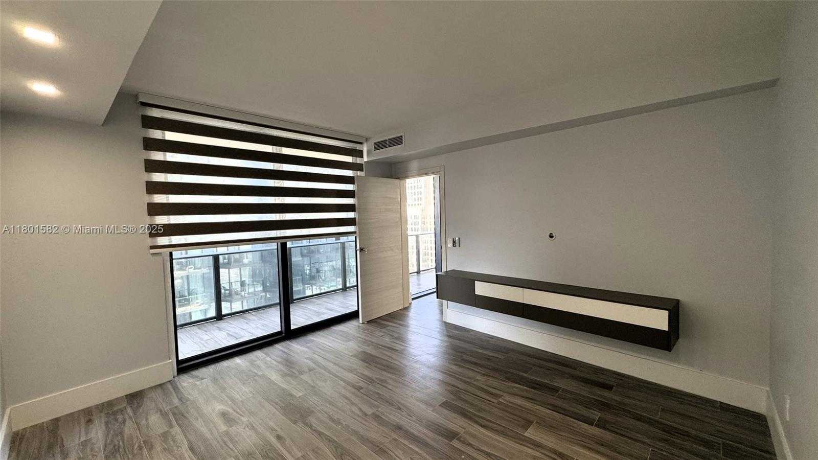 Small Image of 801 #3205, Miami Number 24