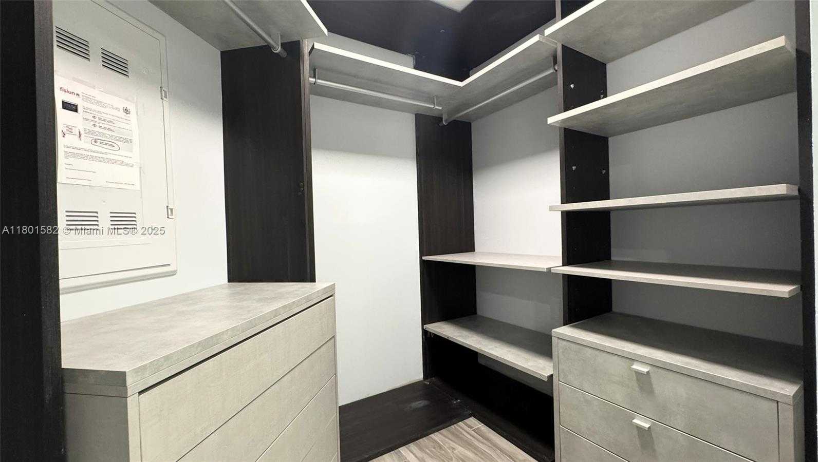 Small Image of 801 #3205, Miami Number 29
