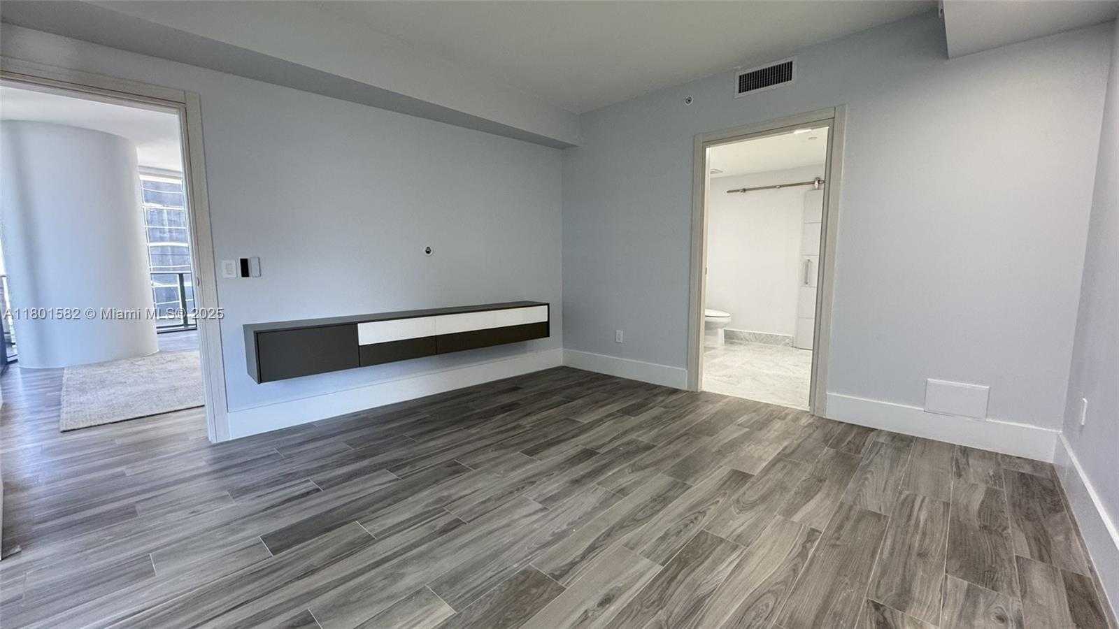 Small Image of 801 #3205, Miami Number 33