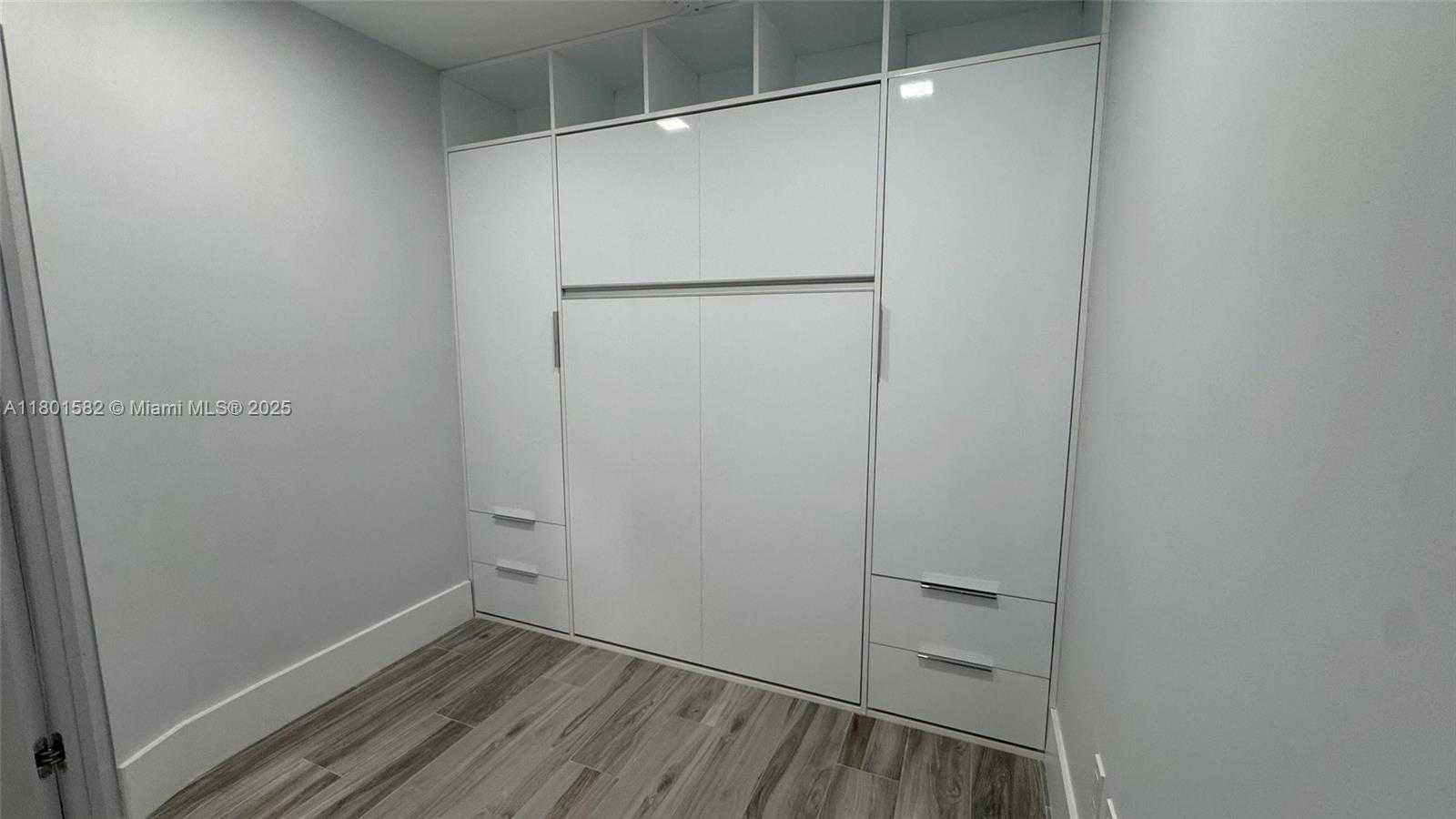 Small Image of 801 #3205, Miami Number 41