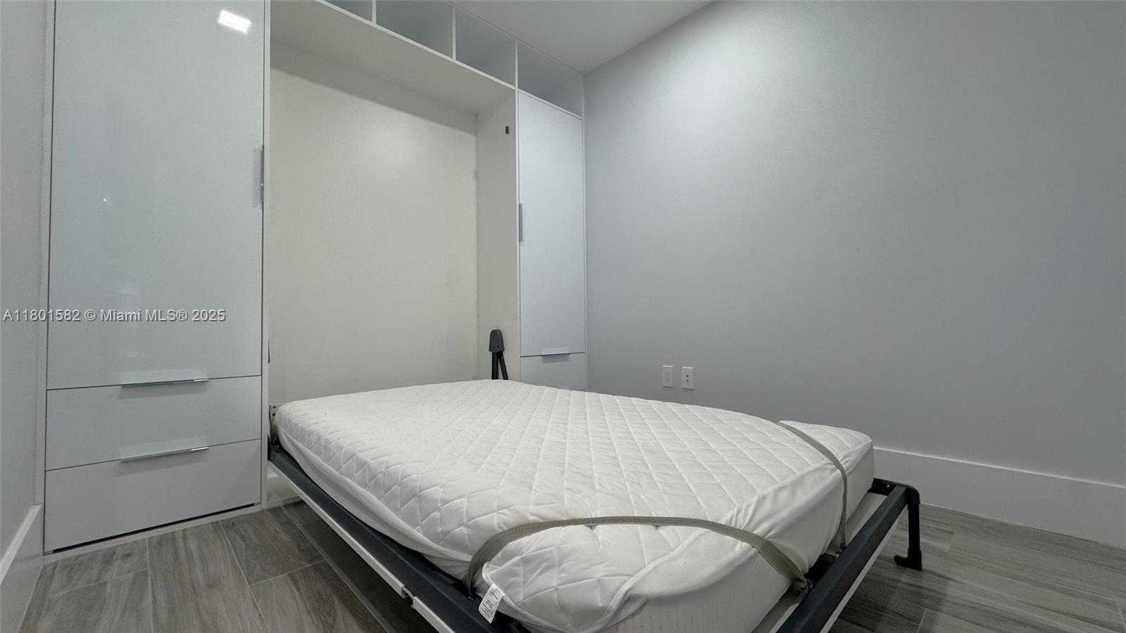 Small Image of 801 #3205, Miami Number 42