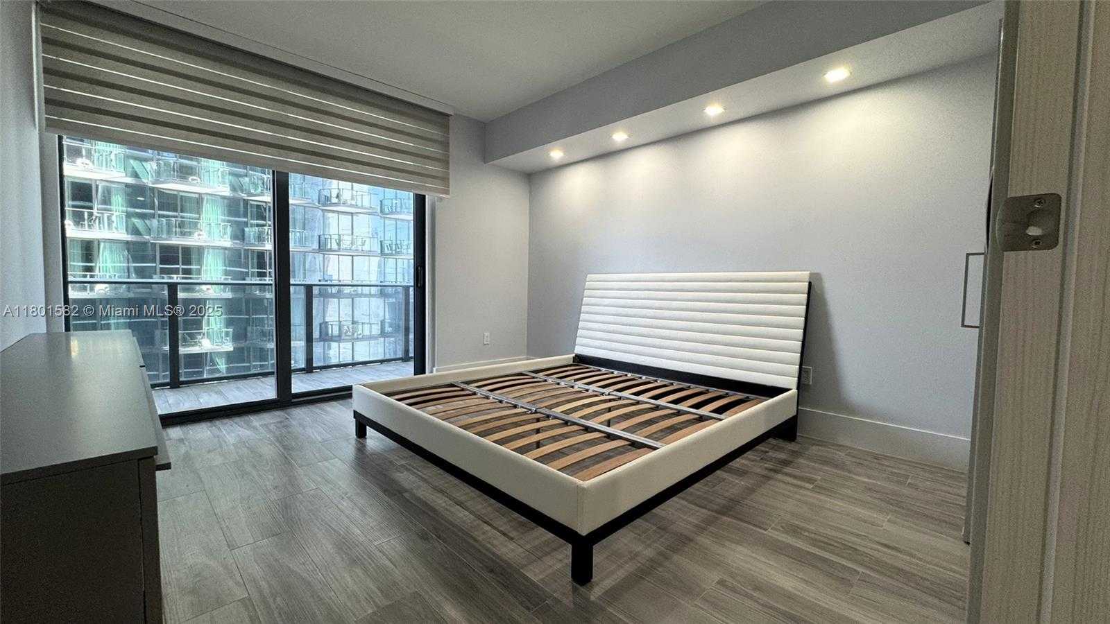 Small Image of 801 #3205, Miami Number 44