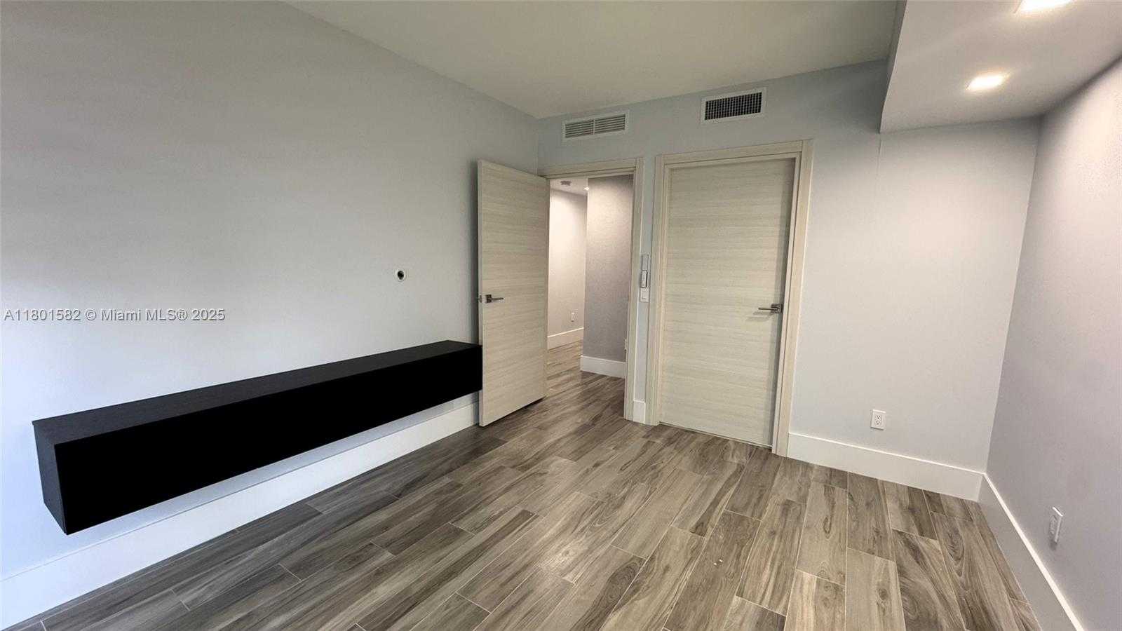 Small Image of 801 #3205, Miami Number 53
