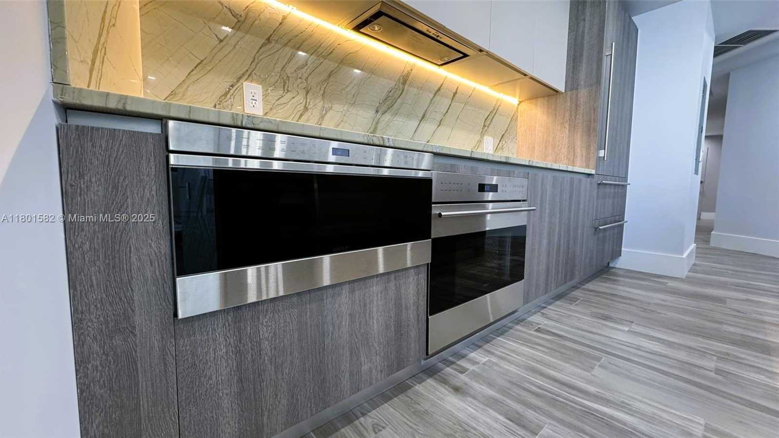 Small Image of 801 #3205, Miami Number 9