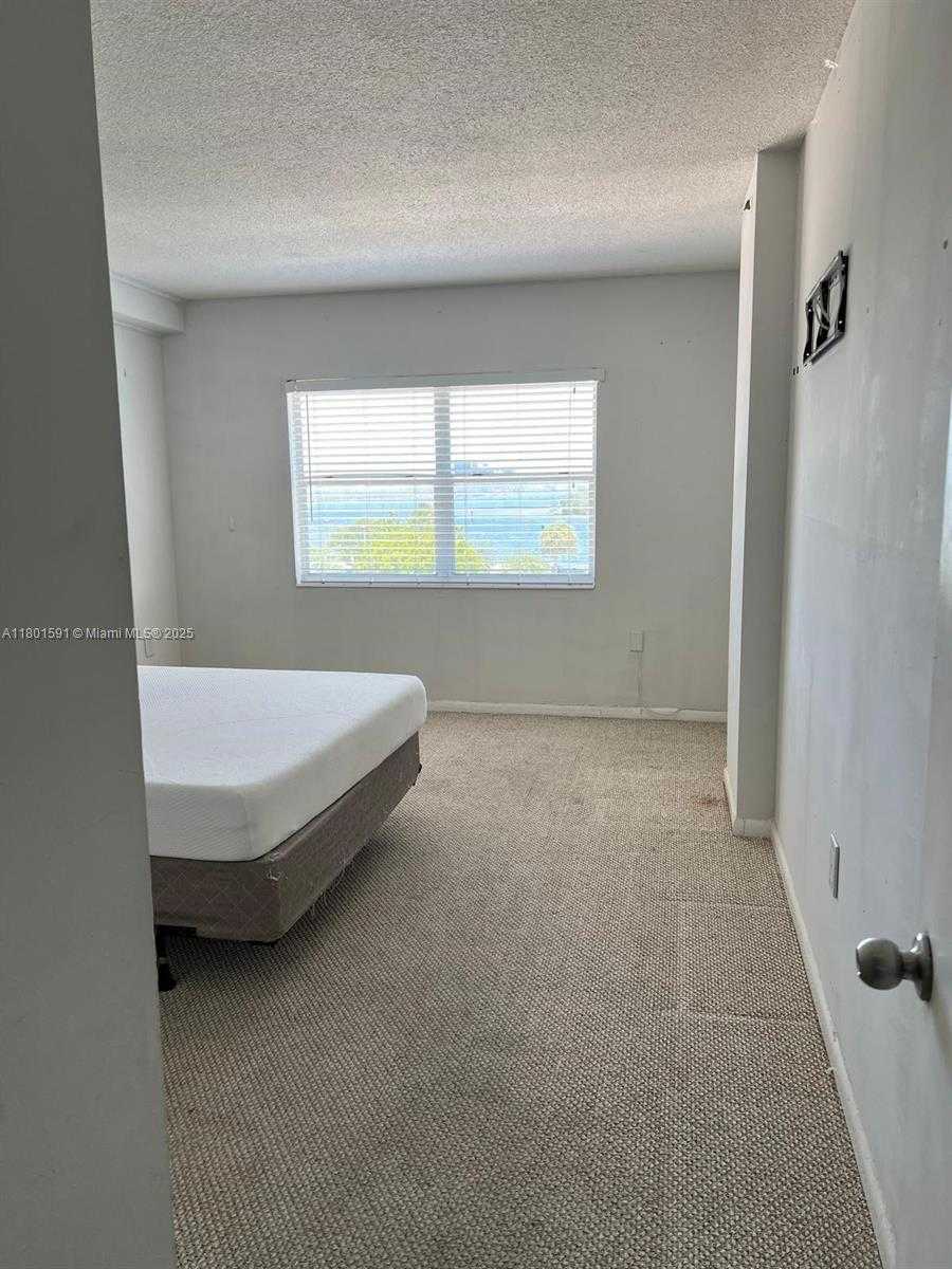 Small Image of Sunny Isles Beach Number 12