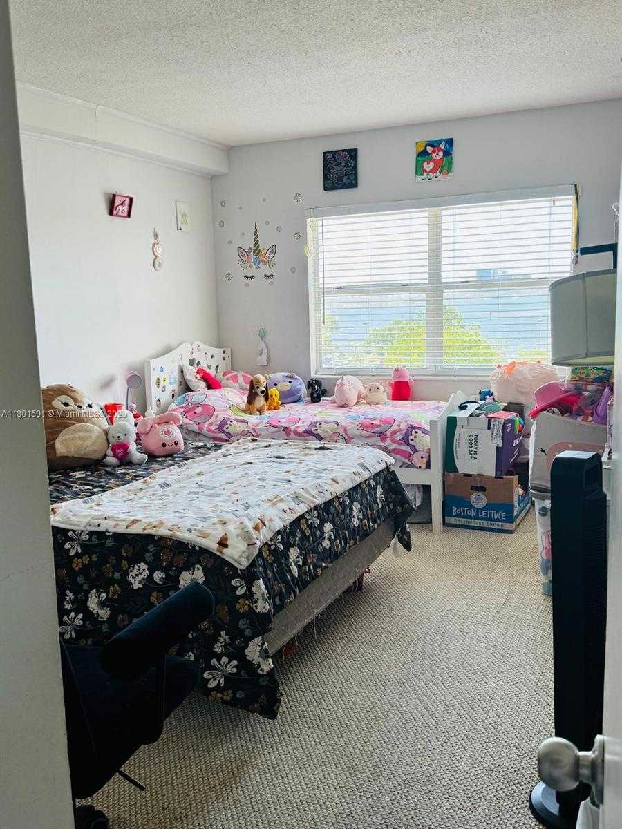 Small Image of 400 #410, Sunny Isles Beach Number 2
