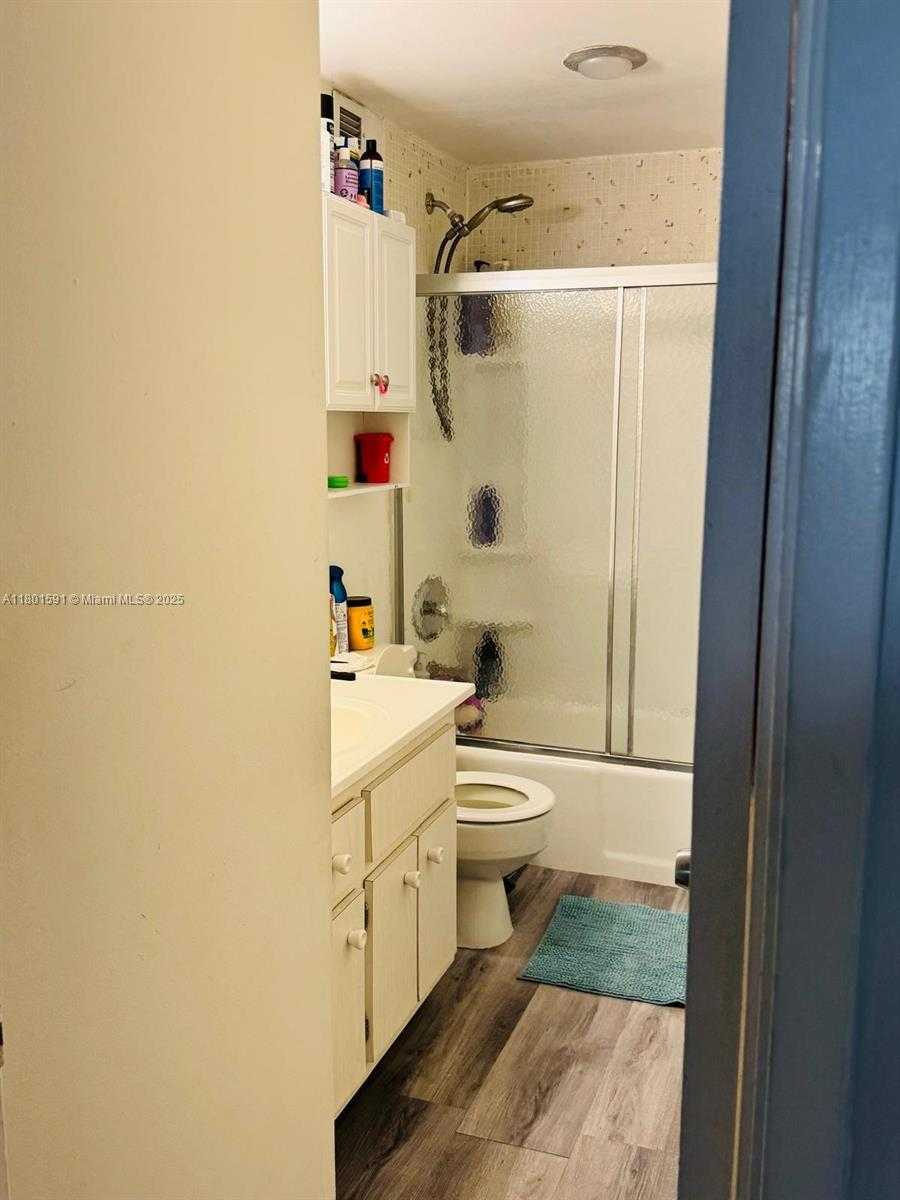 Small Image of 400 #410, Sunny Isles Beach Number 4