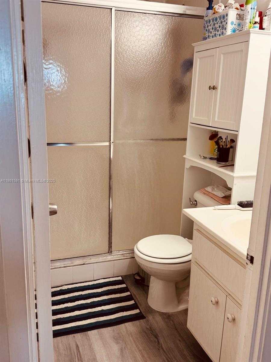 Small Image of 400 #410, Sunny Isles Beach Number 5