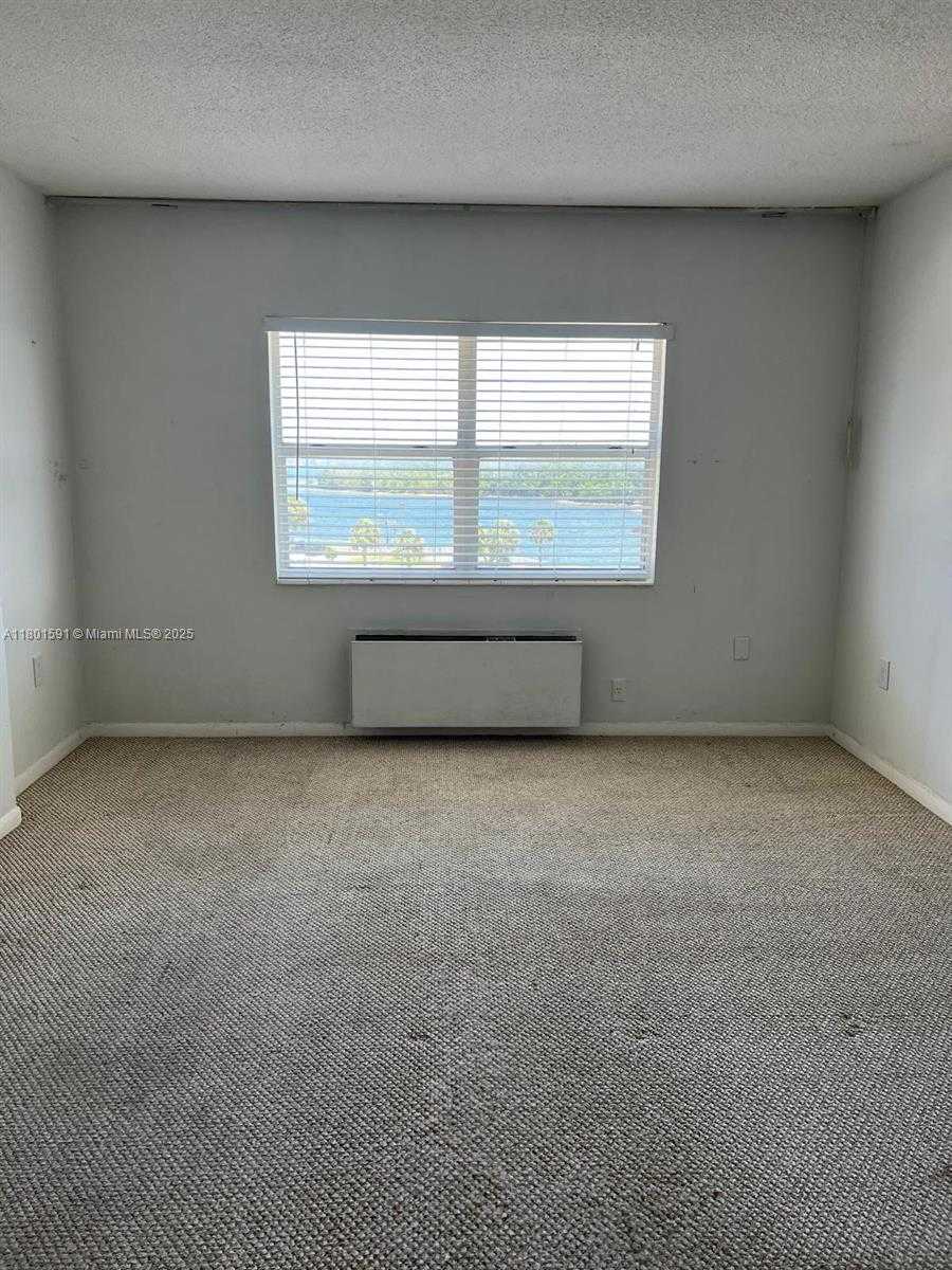 Small Image of Sunny Isles Beach Number 9