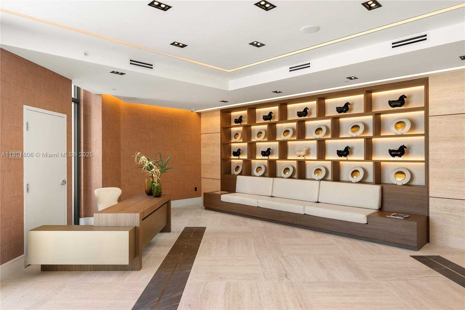 Small Image of 701 VALENCIA AVE #702, Coral Gables Number 2