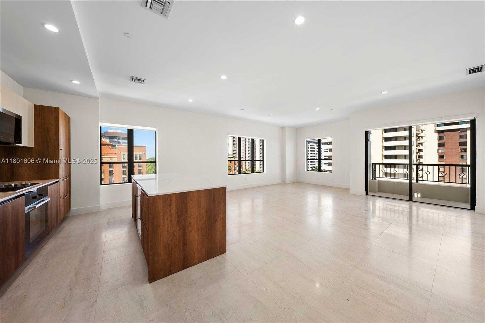 Small Image of 701 VALENCIA AVE #702, Coral Gables Number 3