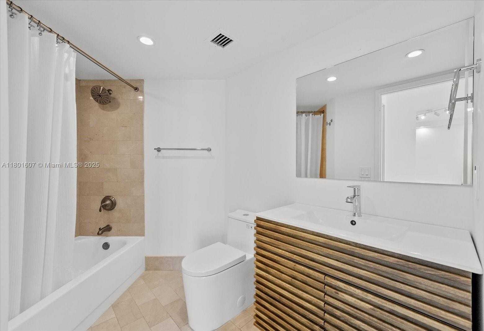 Small Image of 5880 COLLINS AVE #1004, Miami Beach Number 8