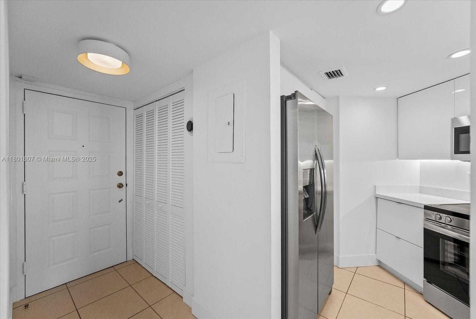 Small Image of 5880 COLLINS AVE #1004, Miami Beach Number 9