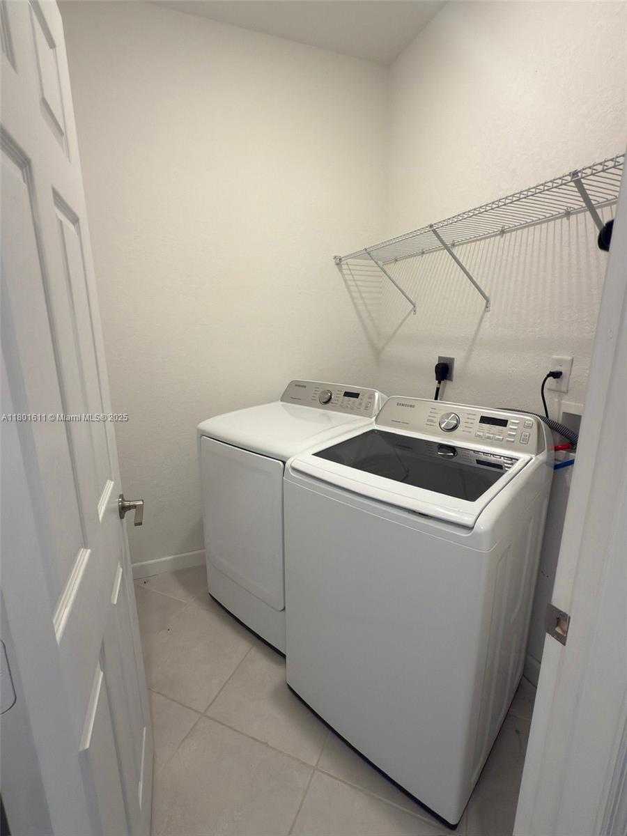 Small Image of Hialeah Number 18
