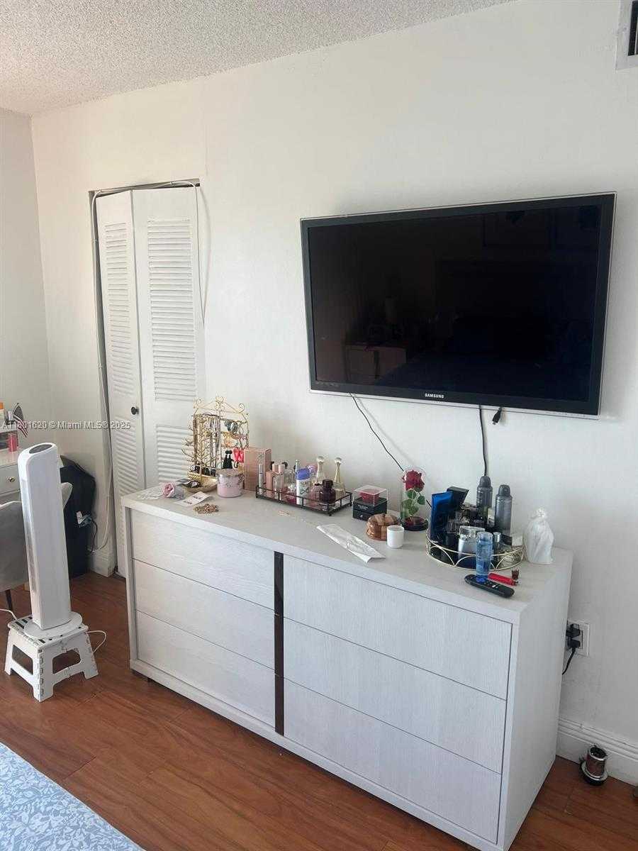 Small Image of 9351 FONTAINEBLEAU BLVD #B417, Miami Number 12