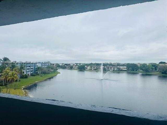 Small Image of 9351 FONTAINEBLEAU BLVD #B417, Miami Number 16