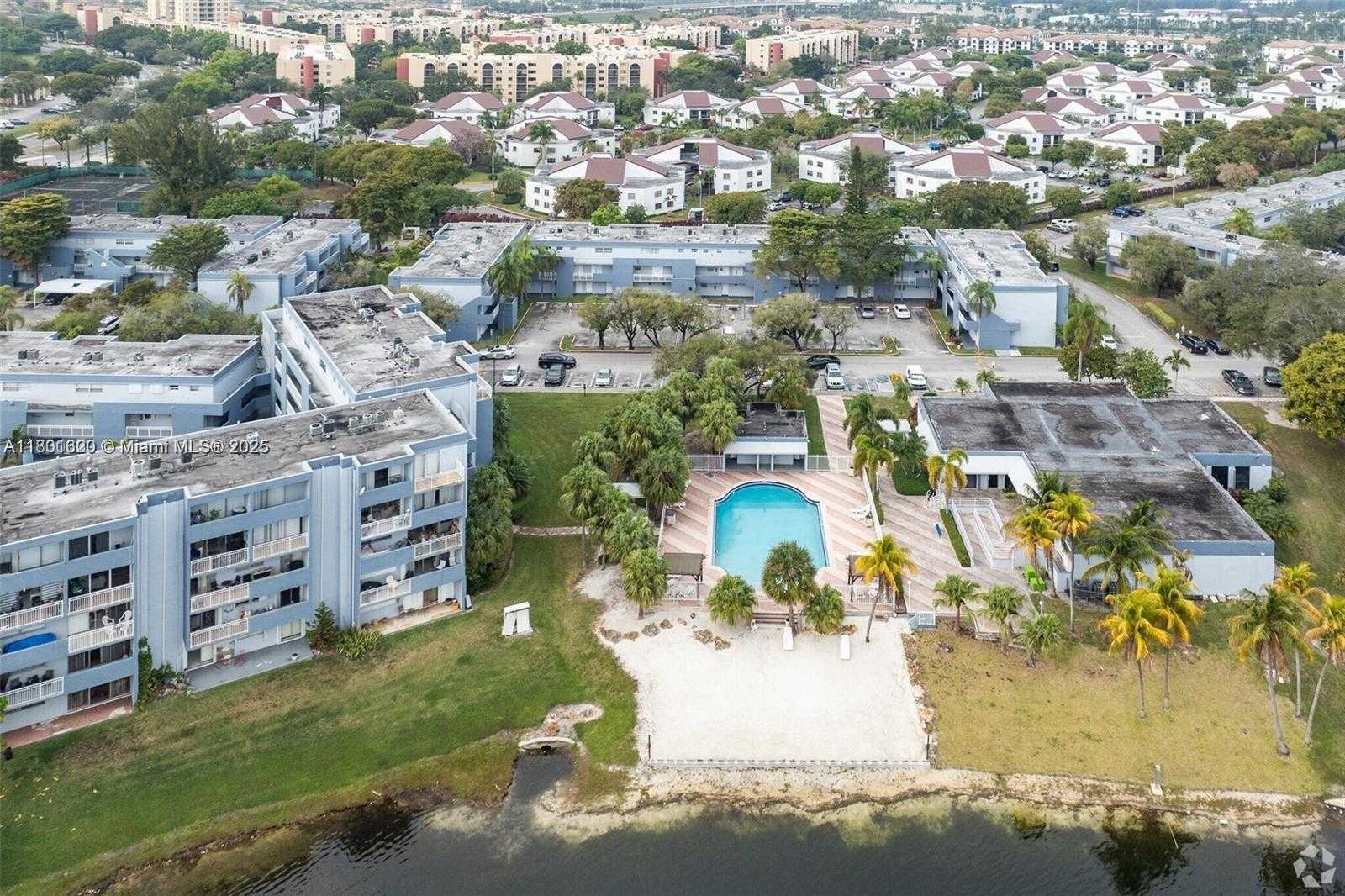 Small Image of 9351 FONTAINEBLEAU BLVD #B417, Miami Number 17