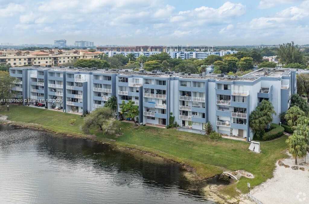 Small Image of 9351 FONTAINEBLEAU BLVD #B417, Miami Number 2