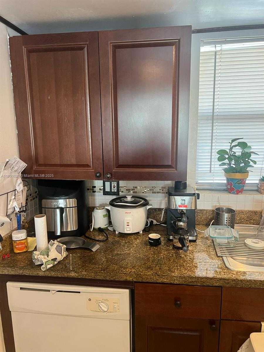 Small Image of 9351 FONTAINEBLEAU BLVD #B417, Miami Number 8