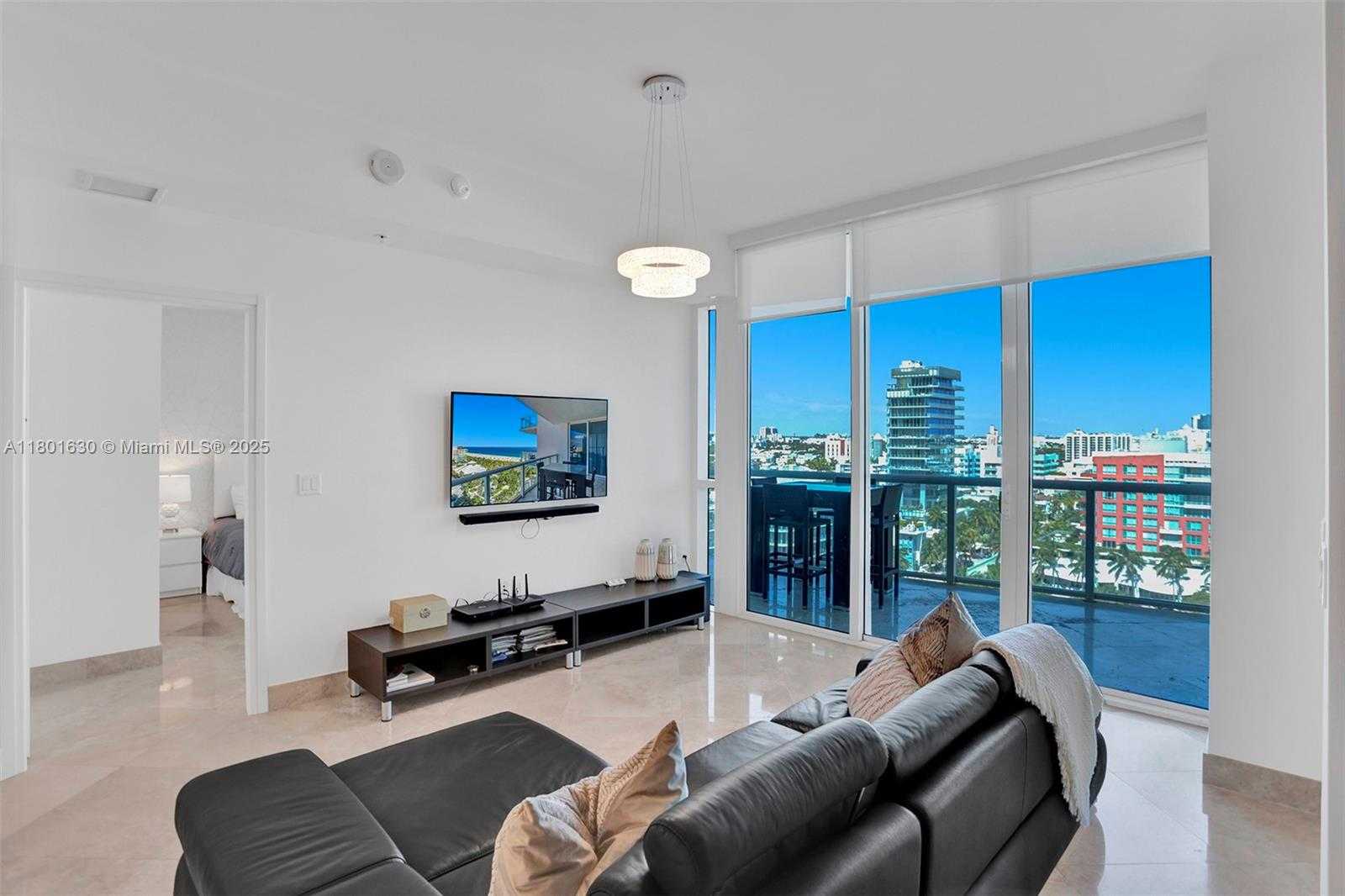 Small Image of 50 SOUTH POINTE DR #1407, Miami Beach Number 10