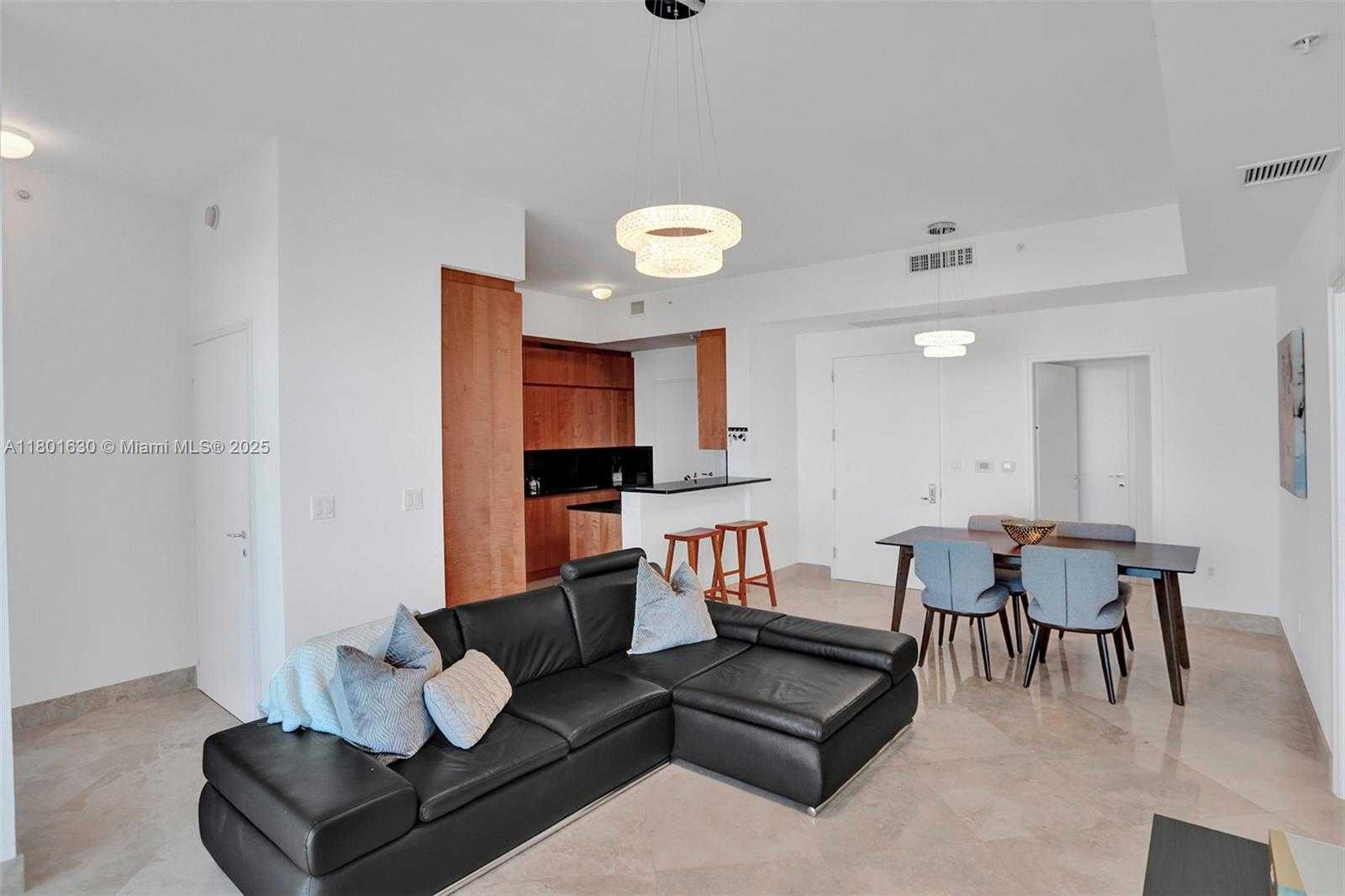 Small Image of 50 SOUTH POINTE DR #1407, Miami Beach Number 11